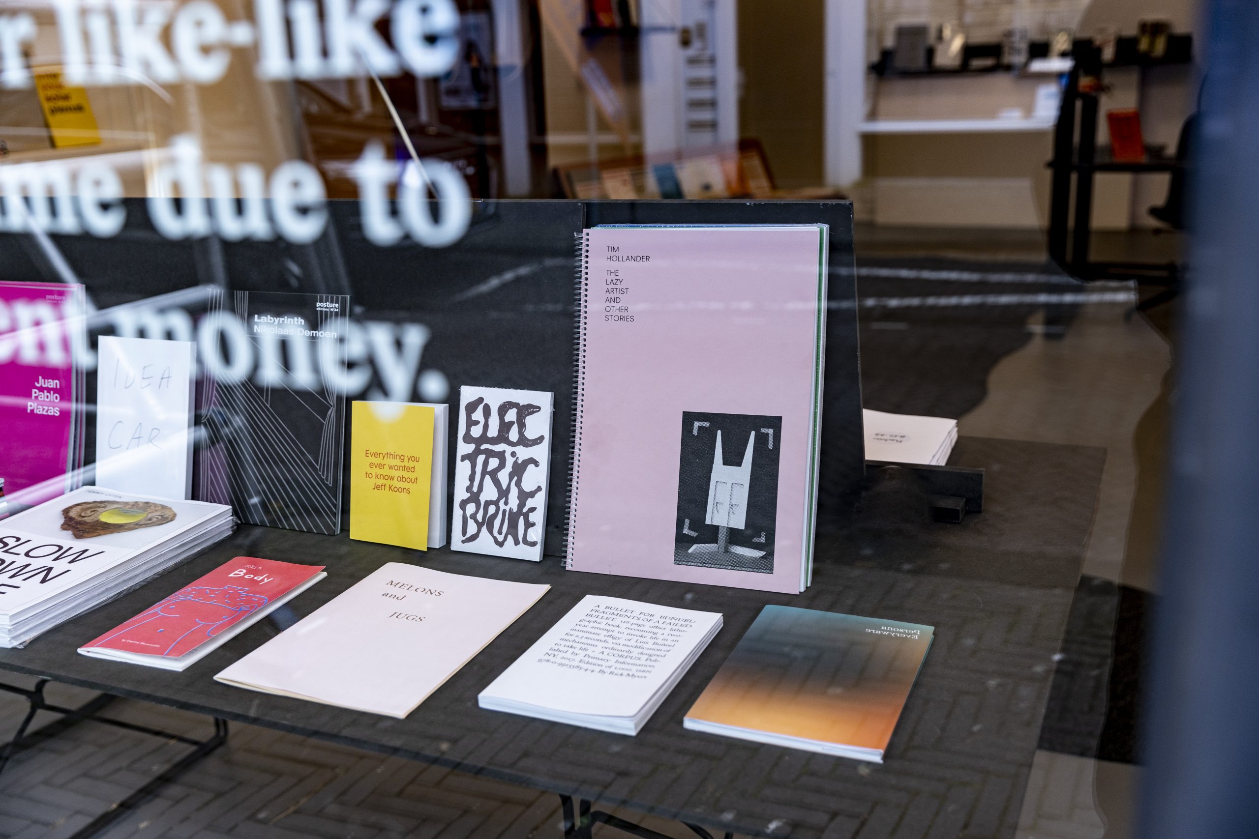 Foto van voorkant boekenwinkel Page Not Found aan de Boekhorststraat in Den Haag